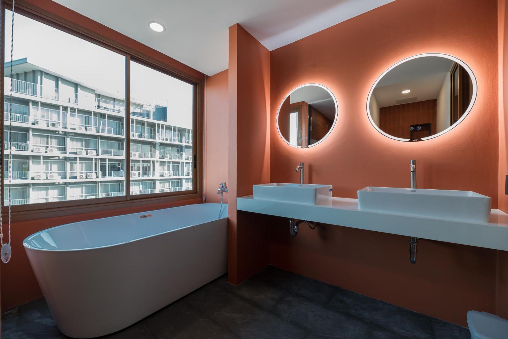 Blu Monkey Hub And Hotel Bangsaen Buitenkant foto